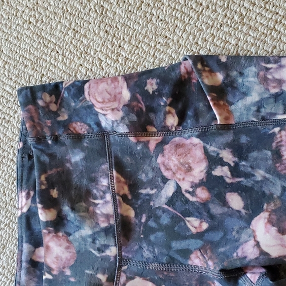 Lululemon 🍋 Speed Up Crops Leggings - size 4 - Picture 4 of 8